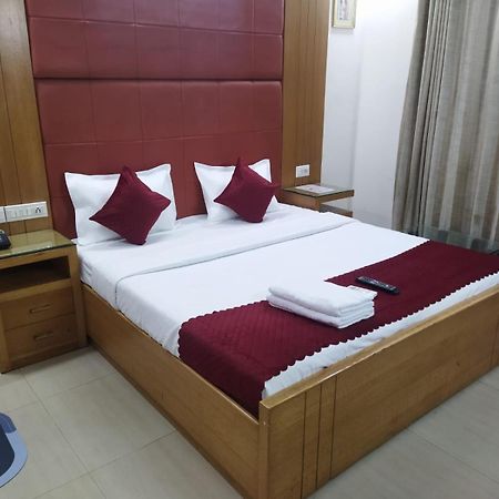 Hotel Signature Plaza Nuova Delhi Esterno foto