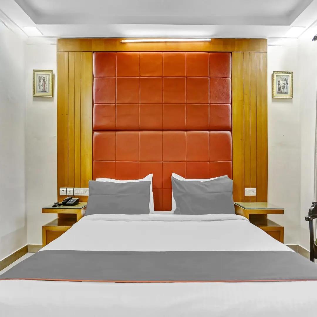 Hotel Signature Plaza Nuova Delhi Esterno foto